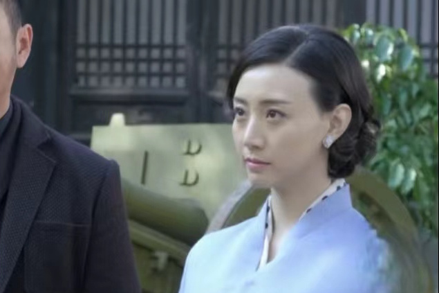 夏青(抗戰劇《戰火中的兄弟》中的角色) 夏青(抗戰劇《戰火中的兄弟》中的角色)