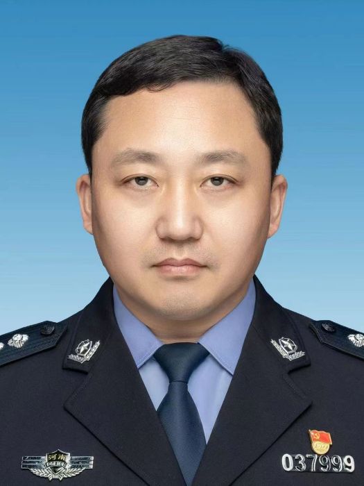 張萬里(河南省長垣市政府黨組成員、副市長,市公安局黨委書記、局長、督察長) 張萬里(河南省長垣市政府黨組成員、副市長,市公安局黨委書記、局長、督察長)