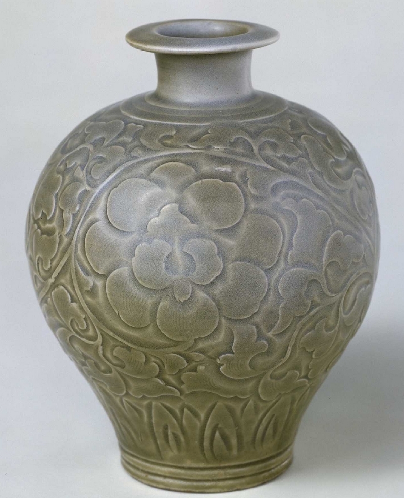宋青釉刻花瓶(北京故宮博物院藏品)