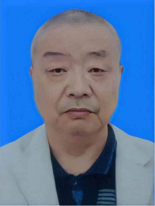 陳小平(萬里丹青書畫院院長) 陳小平(萬里丹青書畫院院長)