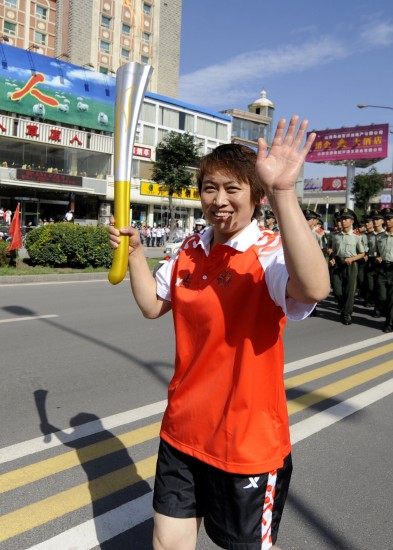 郭秋香在第十一屆全運會火炬傳遞中