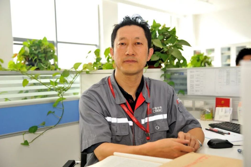 張志和(中車大同電力機車有限公司主任設計師、高級工程師) 張志和(中車大同電力機車有限公司主任設計師、高級工程師)