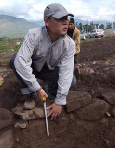 考古人員在現場測量