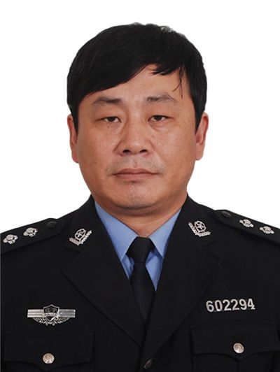 許彬(遼寧省丹東市公安局東港市公安局花園派出所原民警) 許彬(遼寧省丹東市公安局東港市公安局花園派出所原民警)