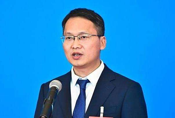 王衛華(江西省政協委員、吉安職業技術學院黨委委員、副校長) 王衛華(江西省政協委員、吉安職業技術學院黨委委員、副校長)
