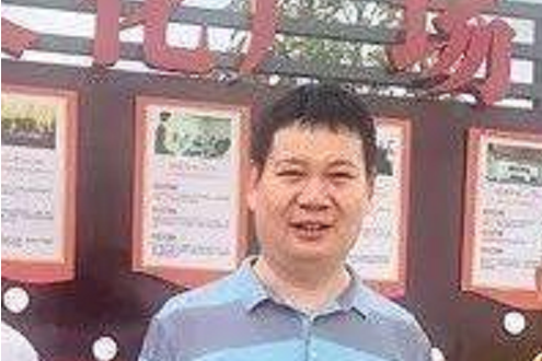 張治永(惠來縣隆江鎮西塘村駐村第一書記兼扶貧工作隊隊長) 張治永(惠來縣隆江鎮西塘村駐村第一書記兼扶貧工作隊隊長)