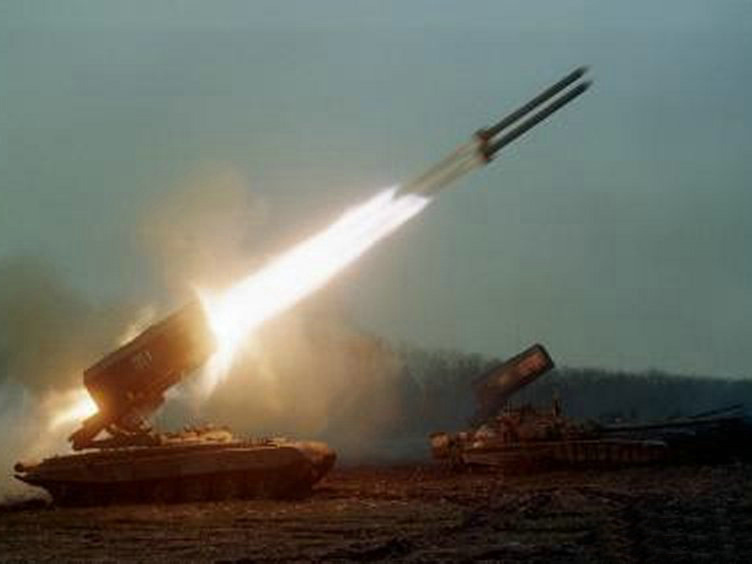 TOS-1自行火箭炮發射