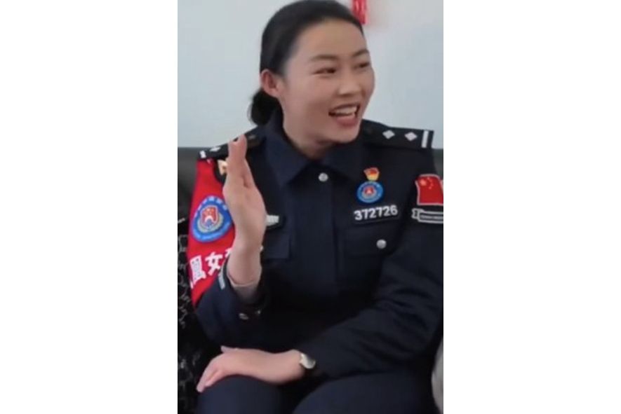 劉榆(雲南保山邊境管理支隊明光邊境派出所鳳凰女警隊隊長) 劉榆(雲南保山邊境管理支隊明光邊境派出所鳳凰女警隊隊長)