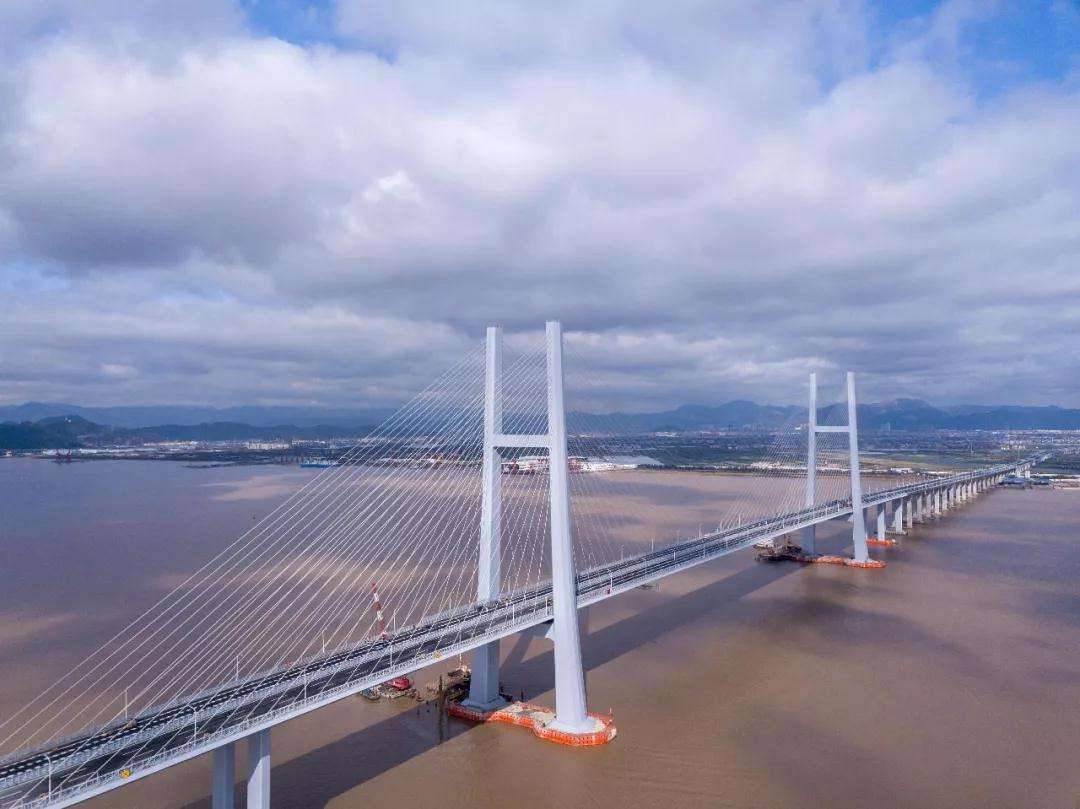 台州灣大橋位於中國浙江省台州市東部