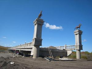 建設中的阿爾山口岸至蒙古國松布爾口岸的橋