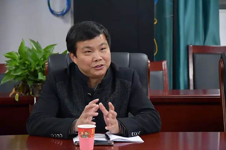 熊玉民(江西省吉水中學黨委統戰委員、副校長) 熊玉民(江西省吉水中學黨委統戰委員、副校長)