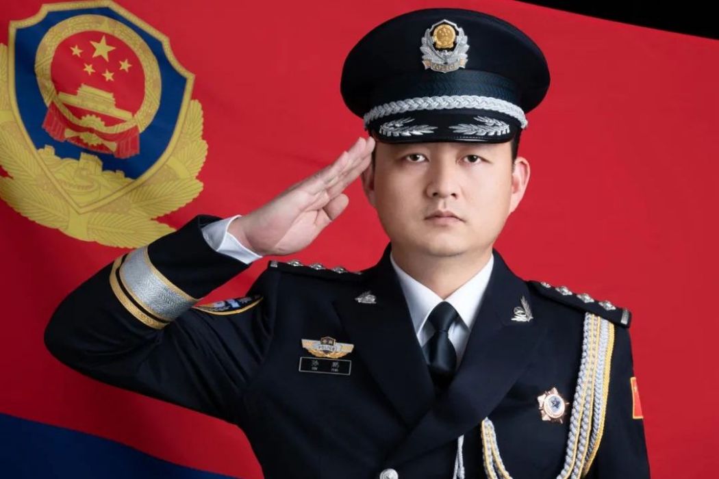 孫鵬(雲南省麗江市華坪縣公安局法制大隊大隊長) 孫鵬(雲南省麗江市華坪縣公安局法制大隊大隊長)