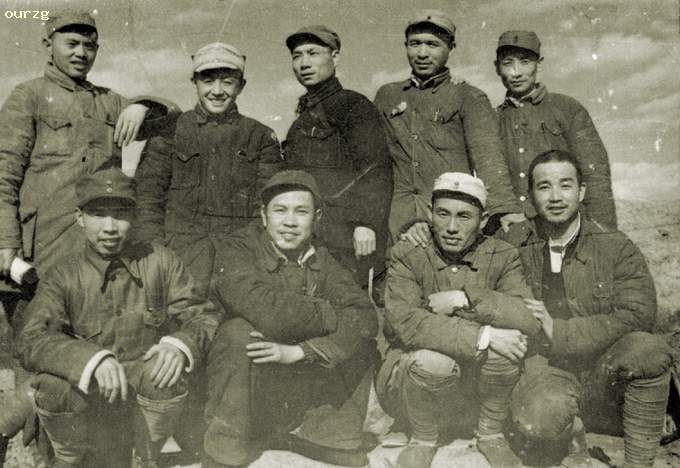 解放軍部分師領導合影 徐信(後左2)