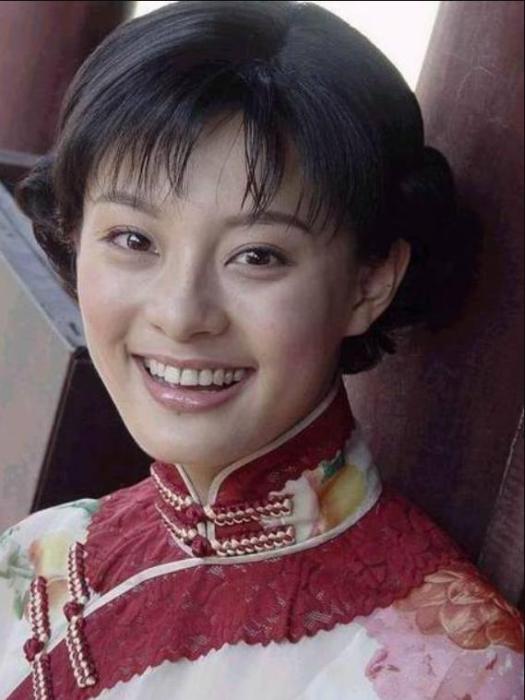 桃枝(《紅粉世家》中由孫儷飾演的虛擬角色) 桃枝(《紅粉世家》中由孫儷飾演的虛擬角色)