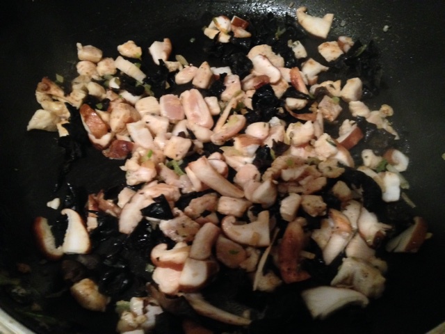 雞肉菌菇疙瘩湯