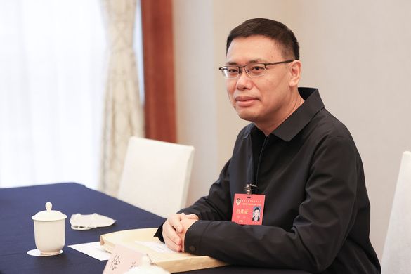徐翔(同濟大學附屬新江灣城實驗學校校長) 徐翔(同濟大學附屬新江灣城實驗學校校長)