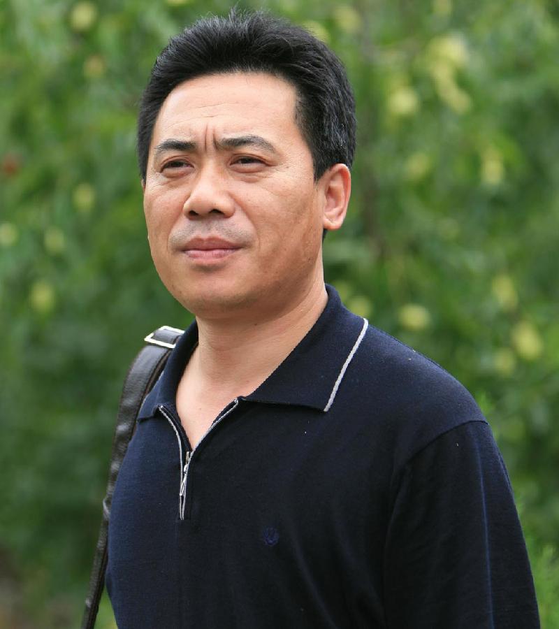 王永鑫(烏蘭察布市文化局副局長、美術家協會主席)