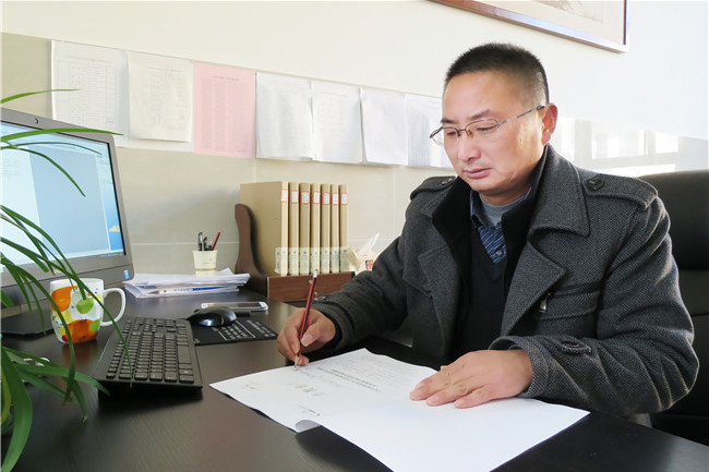 徐旭(六安市金安區委教育工委委員(掛任)、清水河學校黨總支書記、校長) 徐旭(六安市金安區委教育工委委員(掛任)、清水河學校黨總支書記、校長)