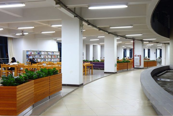 南華工商學院清遠校區圖書館