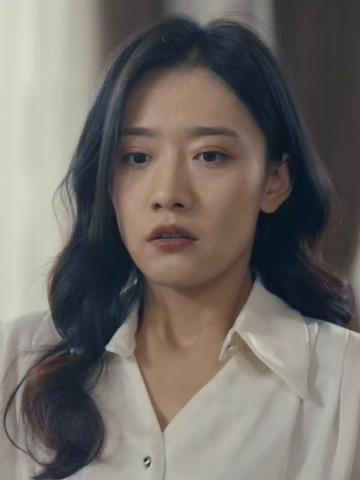 連蒙蒙(網路電影《槍不打四》中的女主角,由蔣時羽飾演) 連蒙蒙(網路電影《槍不打四》中的女主角,由蔣時羽飾演)