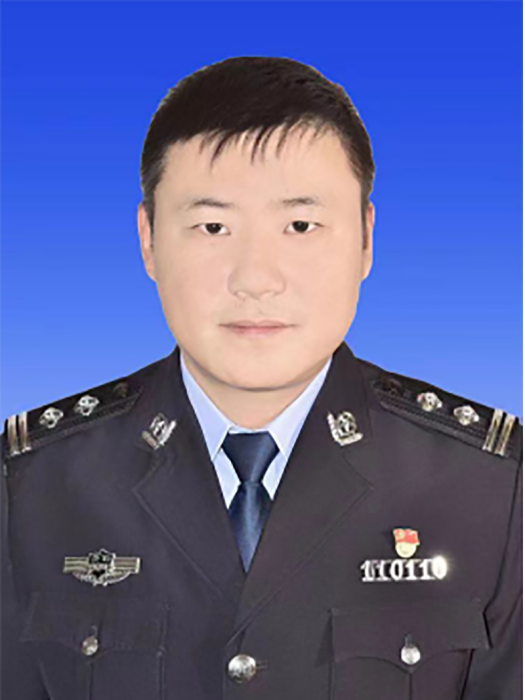 李振華(新疆維吾爾自治區哈密市伊吾縣副縣長、縣公安局黨委書記、局長) 李振華(新疆維吾爾自治區哈密市伊吾縣副縣長、縣公安局黨委書記、局長)