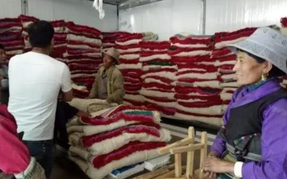 2017年差那鄉乃龍村藏被子和毛毯編制合作社生產的毛毯