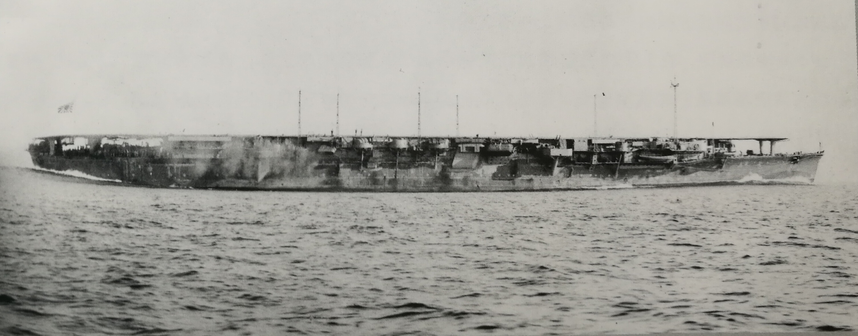 1943年12月1日，完成航母改造的千代田號在東京灣內試航