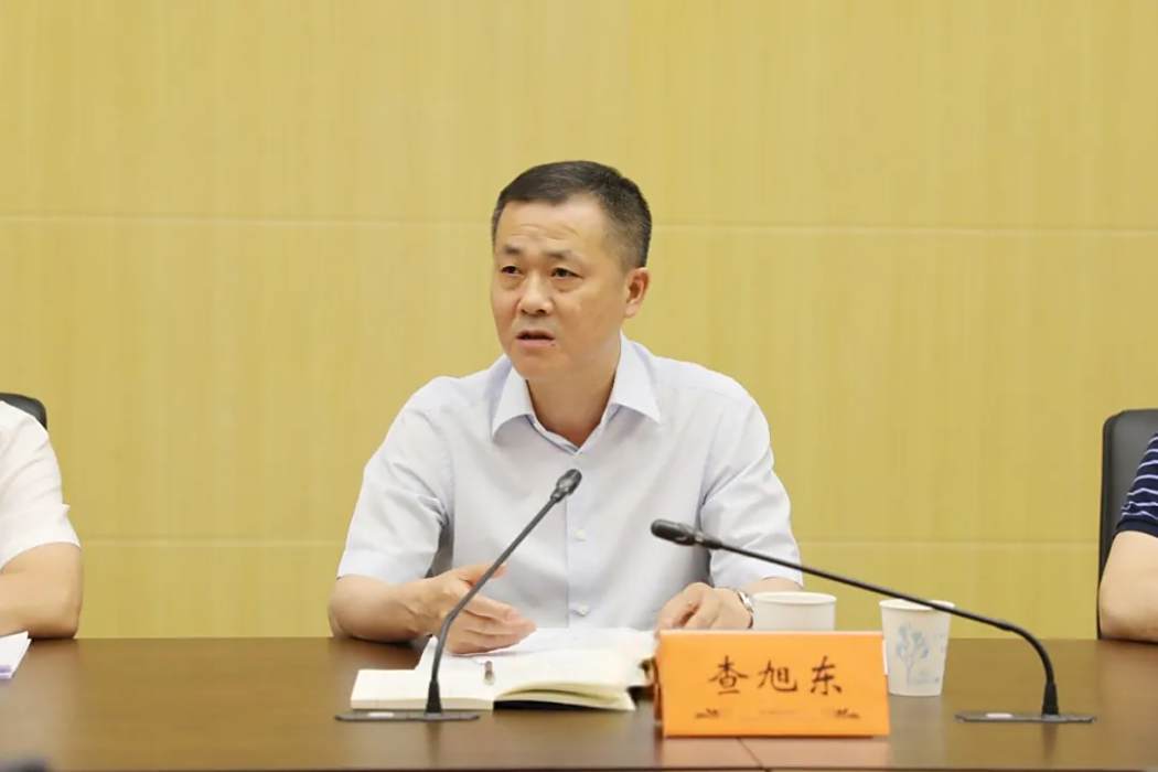查旭東(蘇州市吳江經濟技術開發區黨工委委員、管委會副主任) 查旭東(蘇州市吳江經濟技術開發區黨工委委員、管委會副主任)
