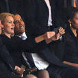 歐巴馬與女總理玩自拍事件