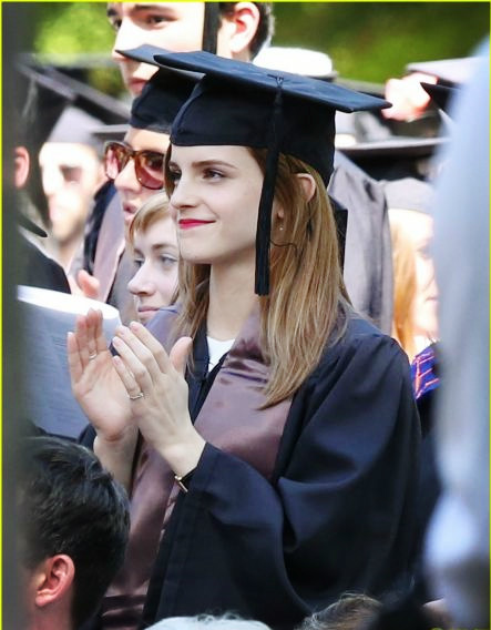 艾瑪·沃特森於布朗大學畢業