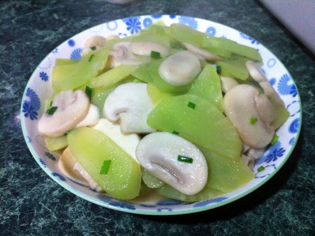 萵筍炒蘑菇 萵筍炒蘑菇