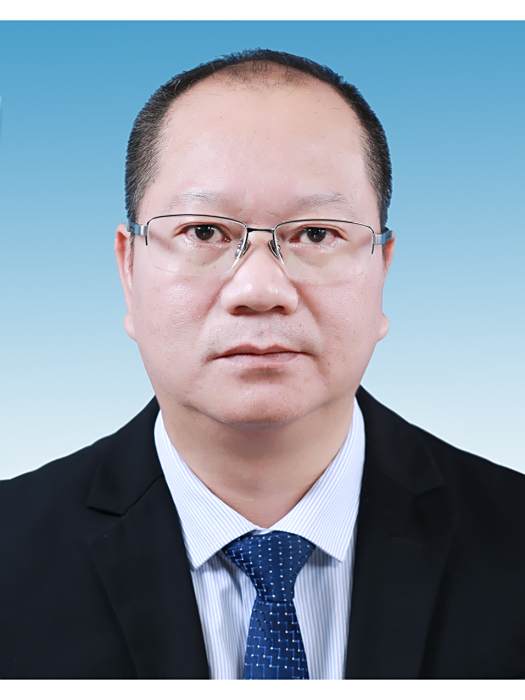 段德勇(江西省贛州市于都縣農業技術推廣中心八級職員)