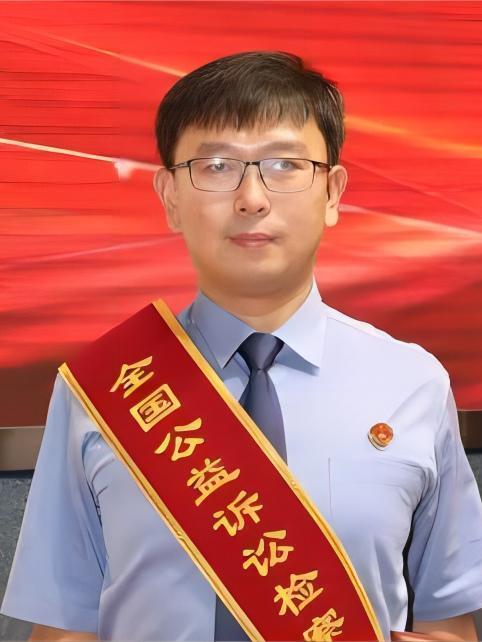 張摯(雲南省紅河州檢察院第八檢察部檢察官) 張摯(雲南省紅河州檢察院第八檢察部檢察官)