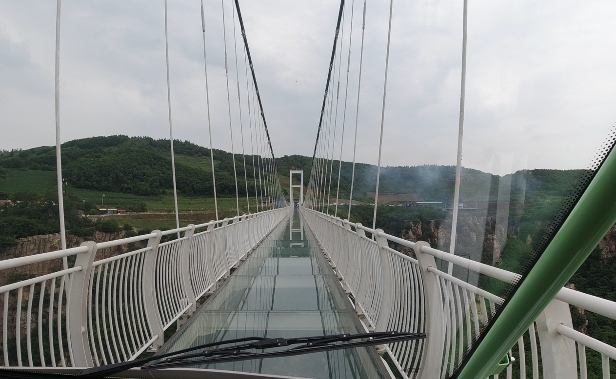 本溪大溪谷玻璃吊橋