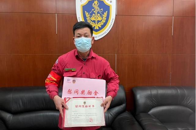 何成深 何成深