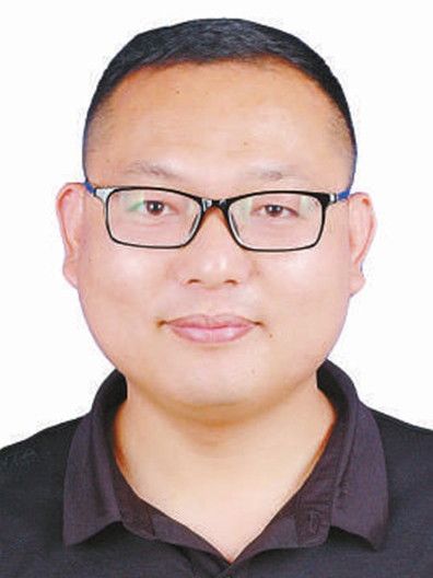 張海忠(河北省石家莊市護航社會工作服務中心主任) 張海忠(河北省石家莊市護航社會工作服務中心主任)