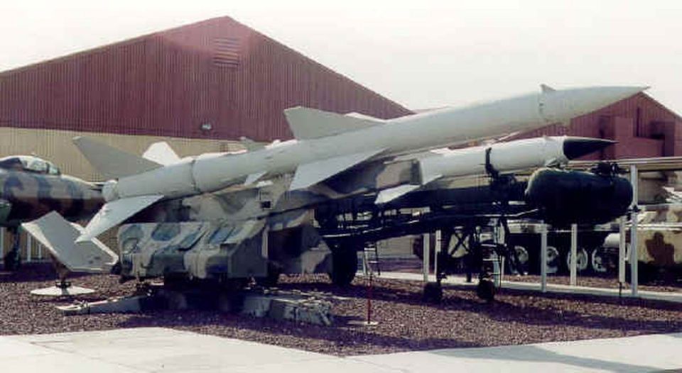 在偽裝發射架上的SA-2制導防空飛彈