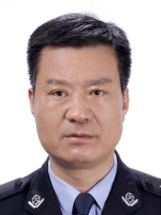 劉震(山東省新泰市公安局黨委委員) 劉震(山東省新泰市公安局黨委委員)
