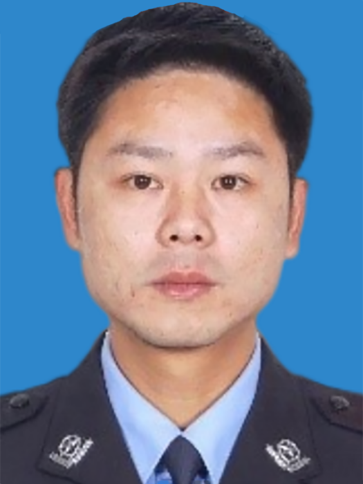 黃忠凱(“特級英雄”黃繼光的親侄,四川省德陽市中江縣公安局特巡警大隊副隊長) 黃忠凱(“特級英雄”黃繼光的親侄,四川省德陽市中江縣公安局特巡警大隊副隊長)