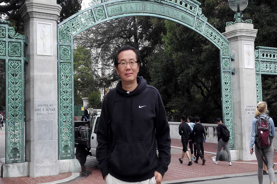 梁鴻(中國石油大學(華東)教授) 梁鴻(中國石油大學(華東)教授)