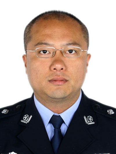 趙立友(吉林省白山市撫松縣公安局森林警察大隊原教導員) 趙立友(吉林省白山市撫松縣公安局森林警察大隊原教導員)
