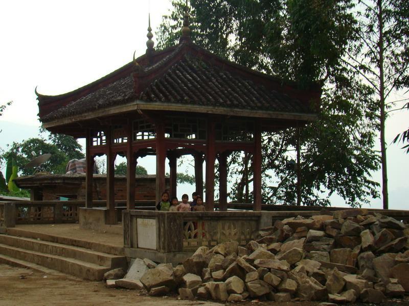 俄崩村 俄崩村