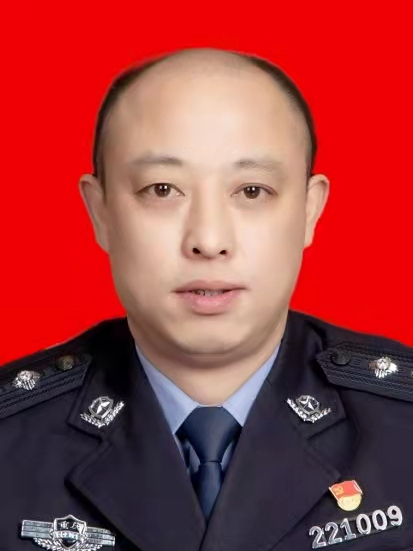 李在泉(重慶市巫溪縣公安局黨委委員、治安大隊大隊長) 李在泉(重慶市巫溪縣公安局黨委委員、治安大隊大隊長)