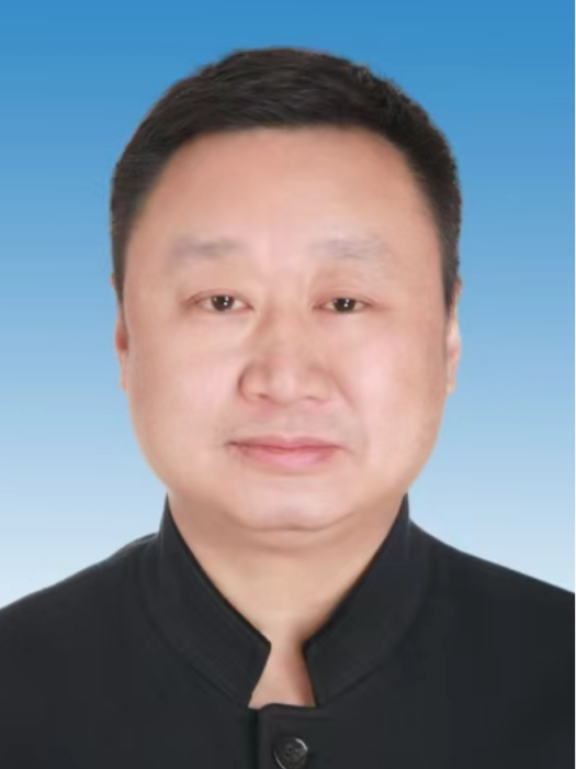 曹峰(四川日報報業集團經管會委員兼封面傳媒科技董事長) 曹峰(四川日報報業集團經管會委員兼封面傳媒科技董事長)