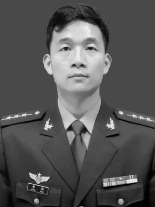 黃鵬(原中國人民解放軍西部戰區空軍飛行員) 黃鵬(原中國人民解放軍西部戰區空軍飛行員)
