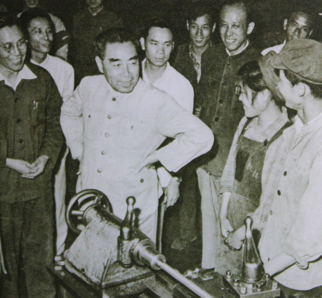 陪同周總理參觀哈市電機廠（1962-6）