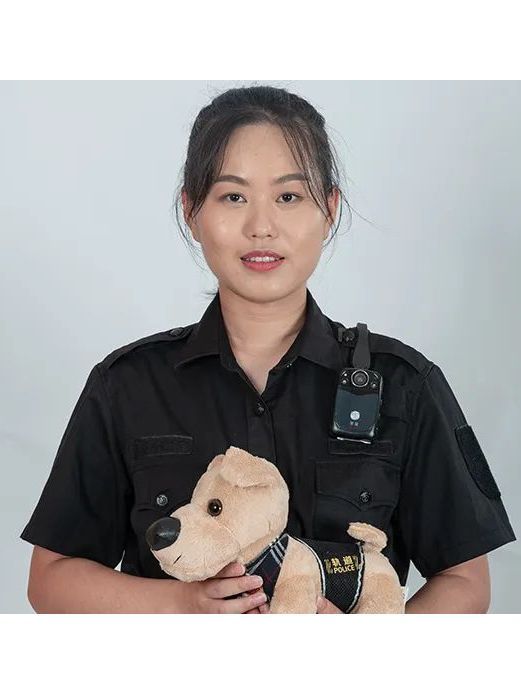 李焱(上海軌道公交總隊警犬支隊警犬訓導崗位文職輔警) 李焱(上海軌道公交總隊警犬支隊警犬訓導崗位文職輔警)