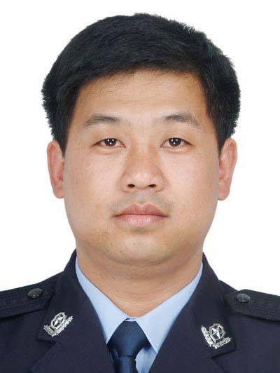 楊海峰(保山市龍陵縣公安局黨委委員、政治處主任) 楊海峰(保山市龍陵縣公安局黨委委員、政治處主任)