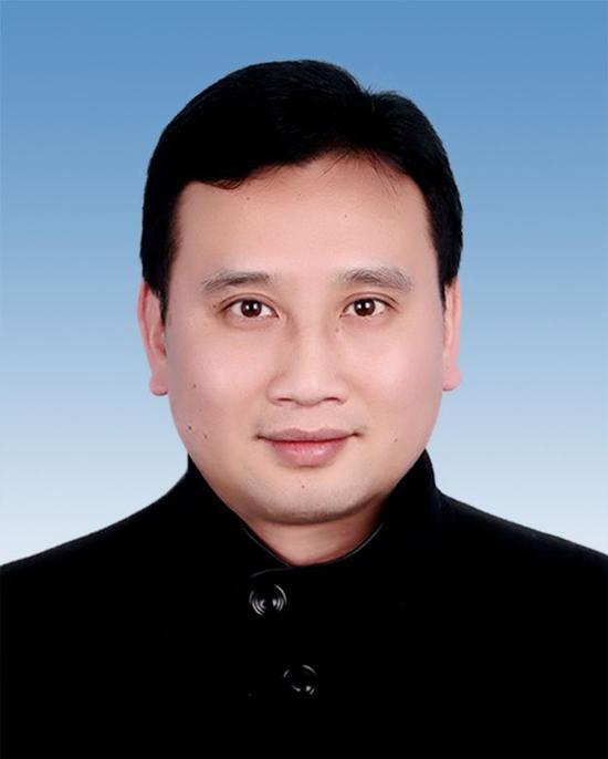 葉坤(擬任宜春市醫療保障局黨組成員、副局長) 葉坤(擬任宜春市醫療保障局黨組成員、副局長)