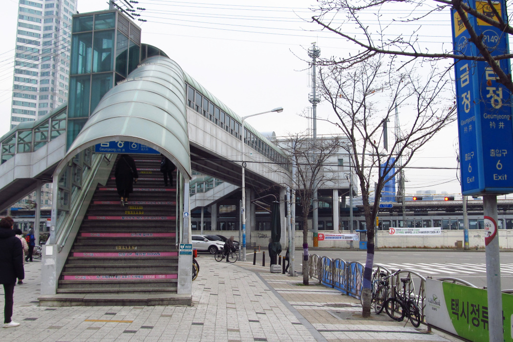 衿井站 衿井站